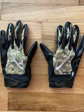 New Men's Medium Nike Vapor Jet Football Gloves Camo